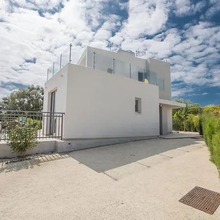 Desi - 2 Villas Next To Each Other * פרוטאראס