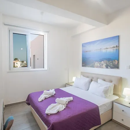 Desi - 2 Villas Next To Each Other פרוטאראס