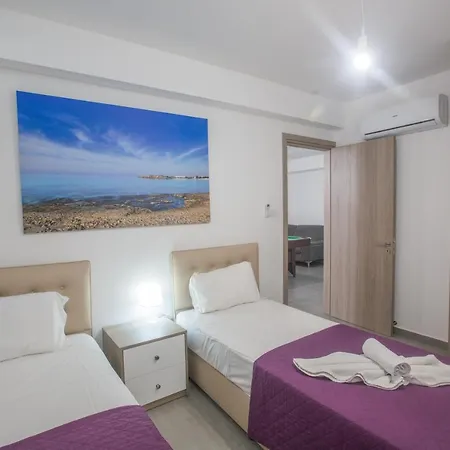 Desi - 2 Villas Next To Each Other וילה פרוטאראס