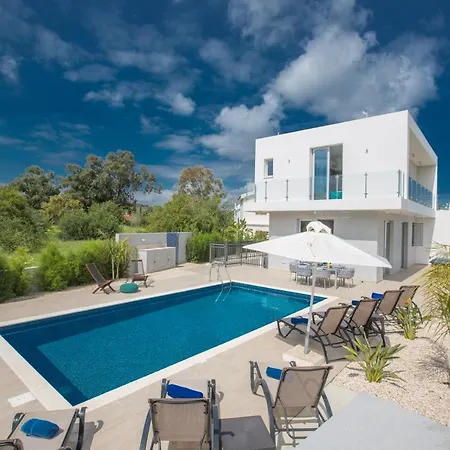 Desi - 2 Villas Next To Each Other