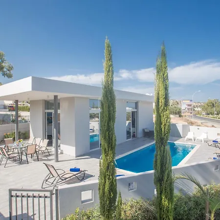 Desi - 2 Villas Next To Each Other Πρωταράς